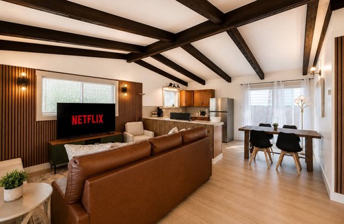 Eagle Point House | Creekside Retreat House in Eagle Point