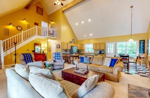 Dallas House | Creekside Seclusion: 'HomeSted Retreat' in Dallas