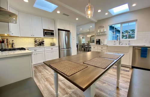 Crown Point House | Crown Point House AC Just 2 Blocks To The Bay!