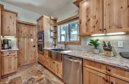 Country Club Estates House | Crystal Crest: Mountain Views, Games, BBQ, Pets