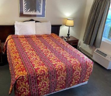 Red Bluff Hotel | Crystal Motel