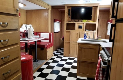 Idleyld Park Cabin | Cute 1950's Inspired Retro Large Camper, Idleyld Park, OR