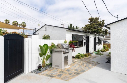Pacific Beach Cottage | Cute Beach Cottage - Easy walk to Beach, Bay, More