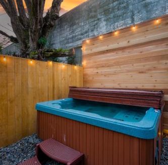 King House | Cute & Comfortable Portland Home with 91 WalkScore