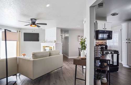 Northgate House | cute comfy home w/relaxing lit gazebo minutes from downtown & airport