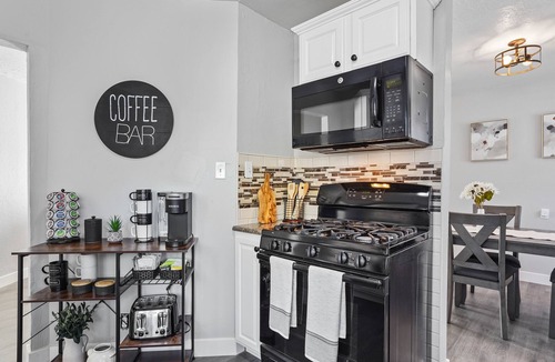 Northgate House | cute comfy home w/relaxing lit gazebo minutes from downtown & airport