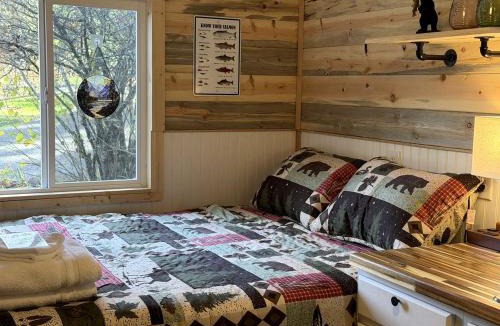 Idleyld Park House | Cute Cozy Cabin for Two for a Romantic Escape in the Umpqua National Forest in Oregon