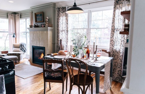St. Johns House | Cute + Cozy Cottage in Portland!