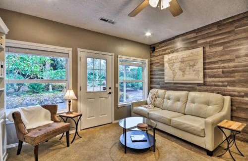 Boring House | Cute & Cozy PDX Area Townhouse: 31 Mi to Mt. Hood!