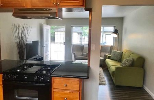 Mountain View House | Cute, cozy remodeled duplex in a great neighborhood, perfect bay area location!