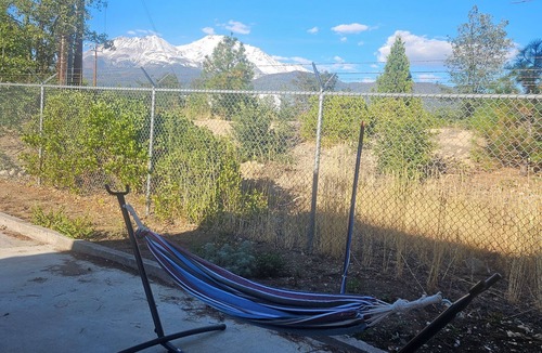 Mount Shasta House | Cute Little House- A Secluded 3BR 1BA in Mt Shasta