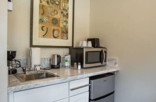 Bankers Hill Apartment | Cute Studio With Large Balcony and Great Park View