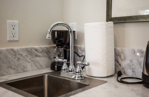 Bankers Hill Apartment | Cute Studio With Large Balcony and Great Park View
