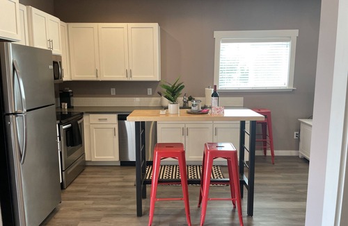 Larkspur Apartment | Cutest 1 bedroom loft apartment close to downtown!