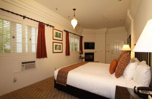 Golden Rectangle Hotel | Cypress Inn Carmel-by-the-Sea