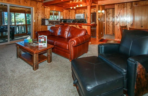 Whispering Forest House | D and V Retreat