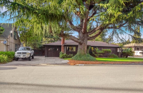 Santa Rosa Cottage | Dan's Place. Cozy Cottage in Quiet Older Santa Rosa Neighborhood