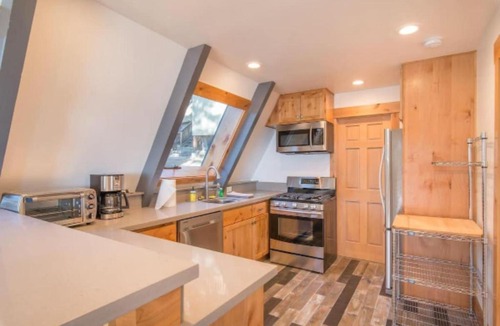 Talmont House | Dancing Bear by AvantStay Newly Remodeled A Frame in Talmont Access To Lake Tahoe Park Association