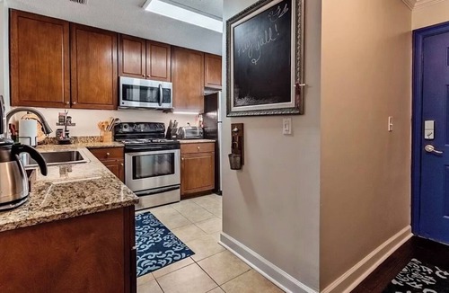 Oxford Condo | Darling Townhouse Walking distance to the Stadiums and THE GROVE!