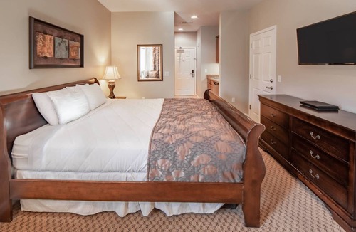 Genoa Condo | David Walley's Resort, 2br suite, Saturday check-in