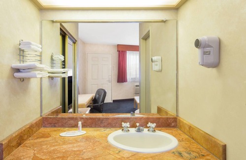 Bullhead City Hotel | Days Inn by Wyndham Bullhead City
