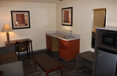 Raisin Hotel | Days Inn by Wyndham Fresno South