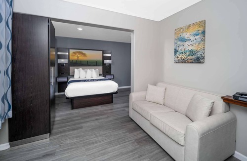 Galt Hotel | Days Inn by Wyndham Galt/Elk Grove South