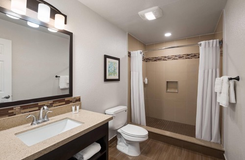 Munras Avenue Hotel | Days Inn by Wyndham Monterey Downtown