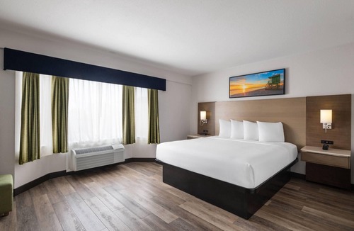 Munras Avenue Hotel | Days Inn by Wyndham Monterey Downtown