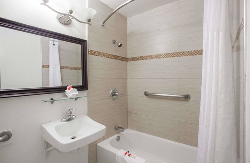 Orange Hotel | Days Inn by Wyndham Orange Anaheim