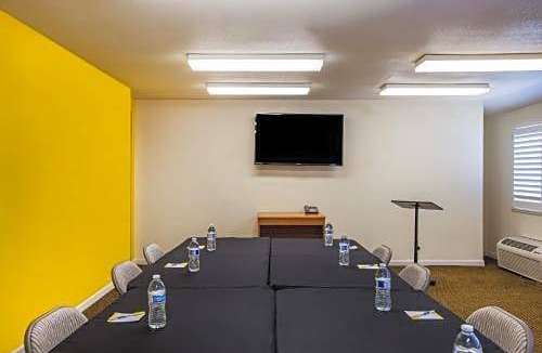 Antioch Hotel | Days Inn & Suites by Wyndham Antioch