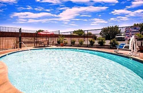 Antioch Hotel | Days Inn & Suites by Wyndham Antioch