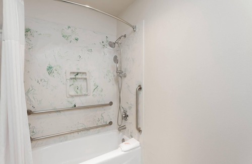South Gate Hotel | Days Inn & Suites by Wyndham South Gate