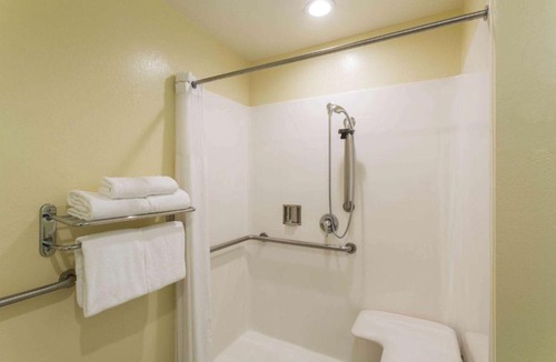 Flagstaff Hotel | Days Inn & Suites by Wyndham East Flagstaff