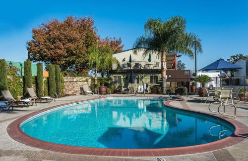Lodi Hotel | Days Inn & Suites by Wyndham Lodi