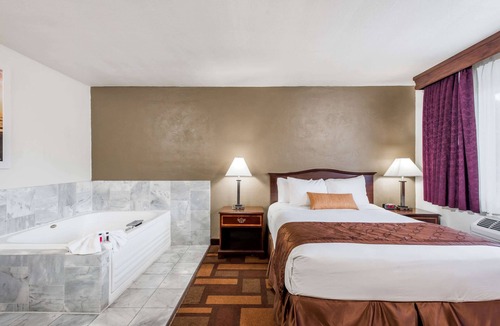 Lodi Hotel | Days Inn & Suites by Wyndham Lodi