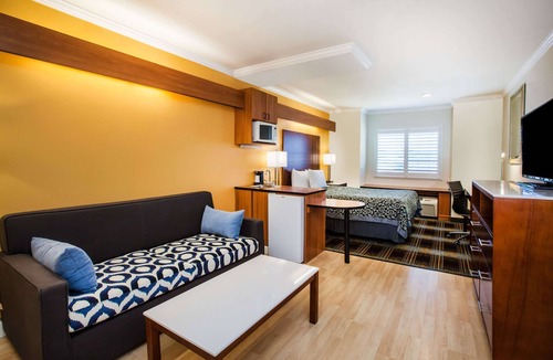 Antioch Hotel | Days Inn & Suites by Wyndham Antioch