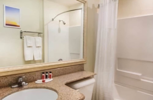 Antioch Hotel | Days Inn & Suites by Wyndham Antioch