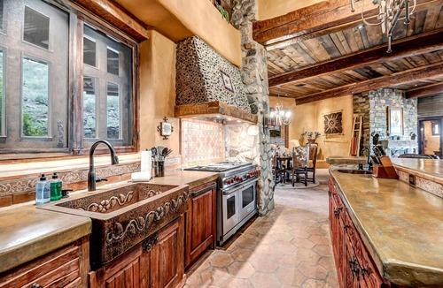 Cave Creek House | de las Cruces - Cave Creek Mountain Retreat with Pool sleeps 10