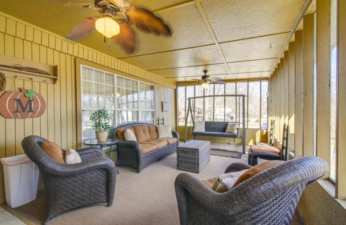 Tunica House | Deck & Fire Pit! Cabin Half-Mi to Tunica Lake