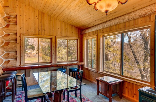 Junction City Cabin | Deck, Grill & River Access: California Escape!
