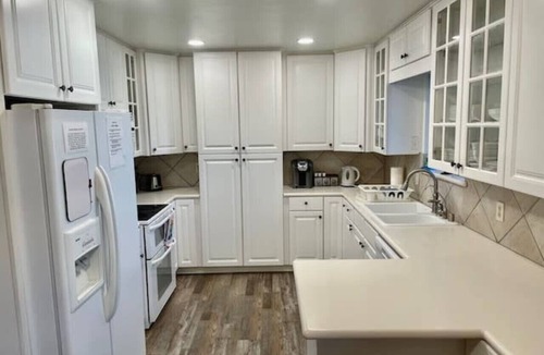 Ahwahnee House | Deer Suite - Hot Tub - Game Room - Sleeps 2