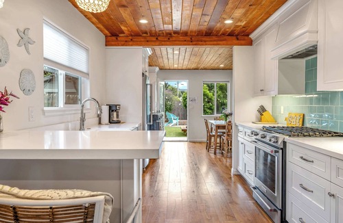 Seaside House | Del Monte Beach Cottage Sleeps 4 with Private Yard
