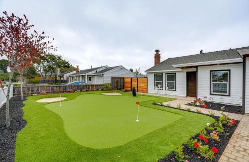 Del Rey Oaks House | Del Rey Oaks Vacation Home w/Mini-Golf Course!
