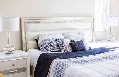 Fontana House | Delight on Jamestown Circle