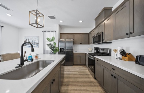 Upland House | Delightful 3BR - ｜Family-Friendly｜Relaxing Patio｜Flexible Lease #41423