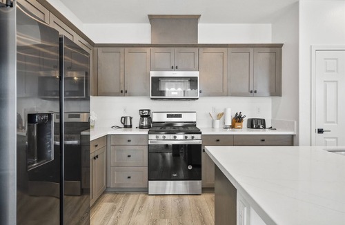 Upland House | Delightful 3BR - ｜Family-Friendly｜Relaxing Patio｜Flexible Lease #41423