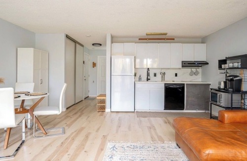 Mount Park Apartment | Delightful apartment with AC in charming Lake Oswego
