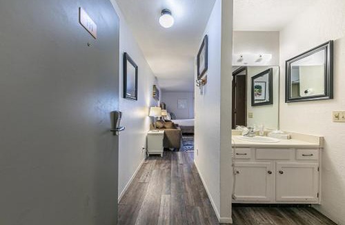 Truckee House | Delightful Studio w/Kitchenette #111 at Donner Lake Village