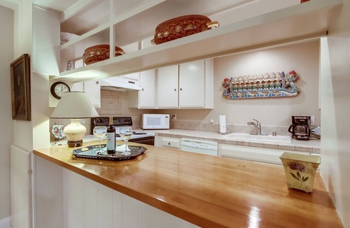 Solana Beach Condo | Deluxe Condo, Steps to the beach, Seascape Sur, Oceanfront Complex 3 bd, 3ba